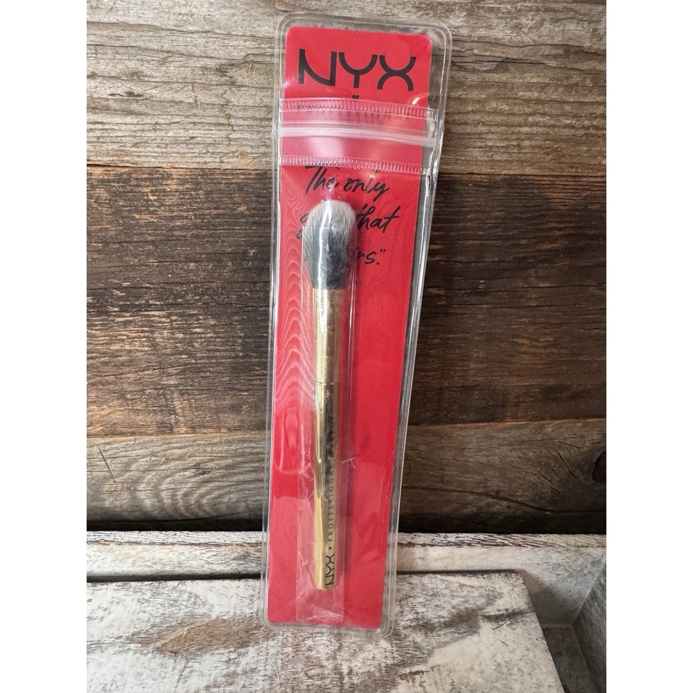 NYX‎ Professional Makeup x Netflix La Casa de Papel Face Brush – MHPB01
